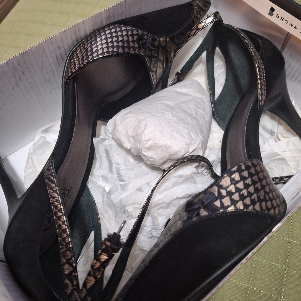 Shoes - Picture 3 of 5